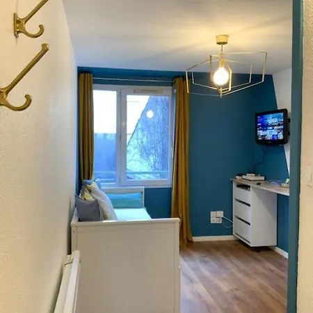 Le Colonel Yourhosthelper Apartament